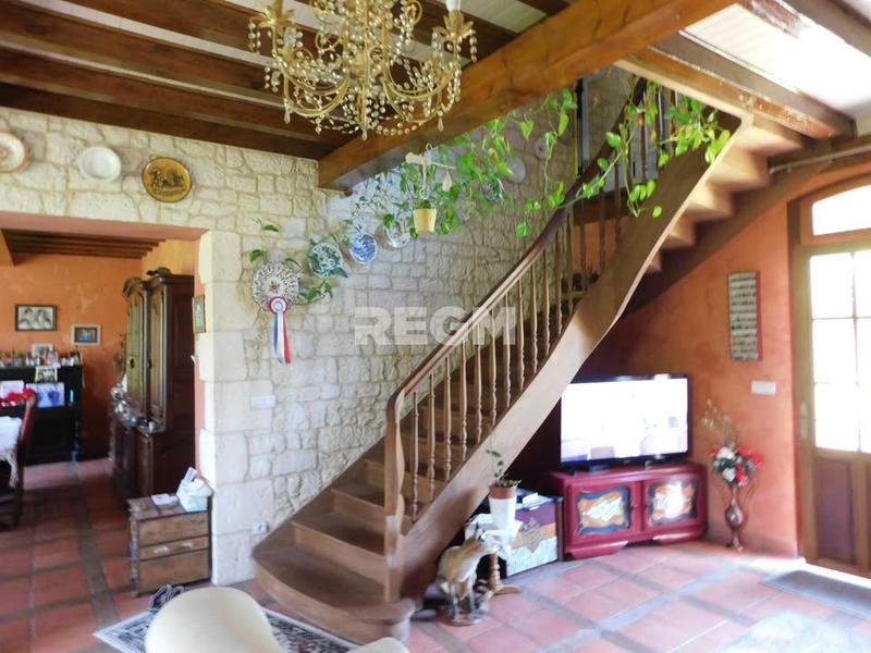 Propriété - 196 m² - 5 pièces