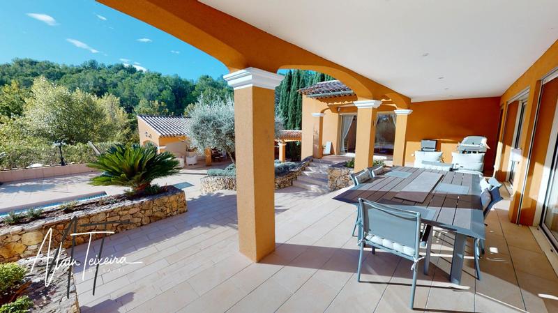 Maison - 308 m² - 8 pièces