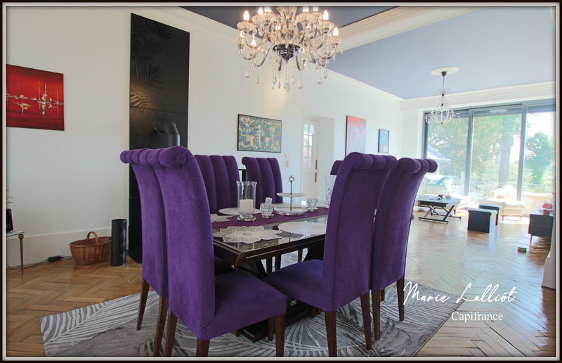 Maison - 370 m² - 11 pièces