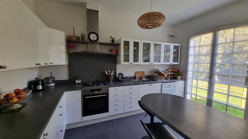 Maison - 233 m² - 8 pièces