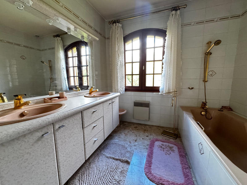 Maison - 200 m² - 9 pièces