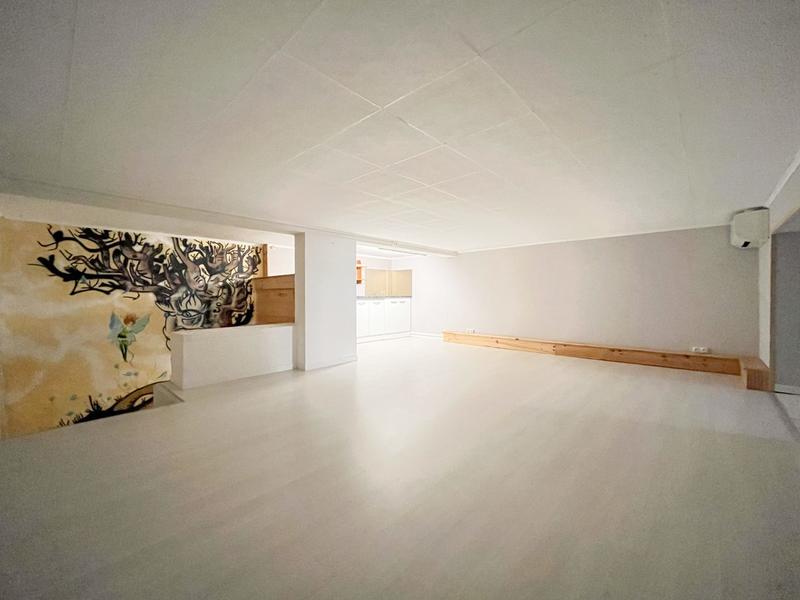 Local commercial - 130 m² - 6 pièces