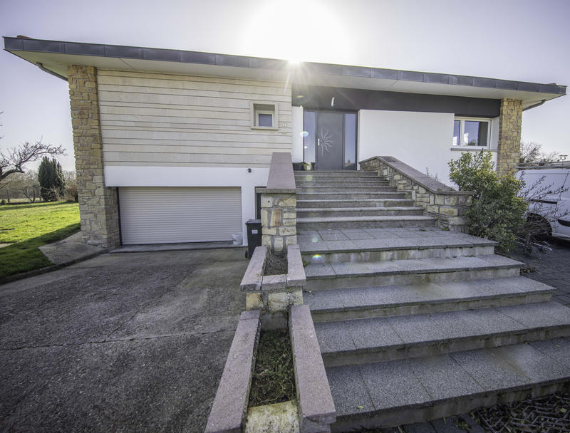 Maison - 252 m² - 7 pièces