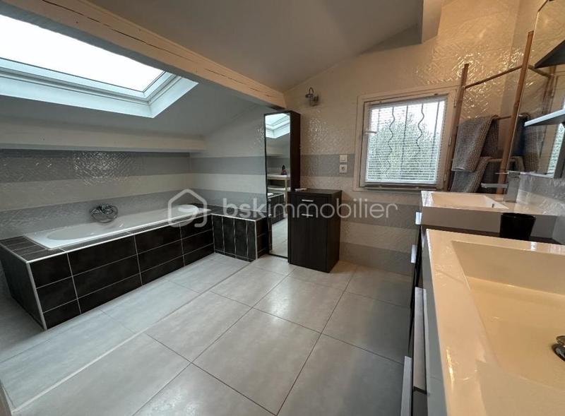 Villa - 202 m² - 10 pièces