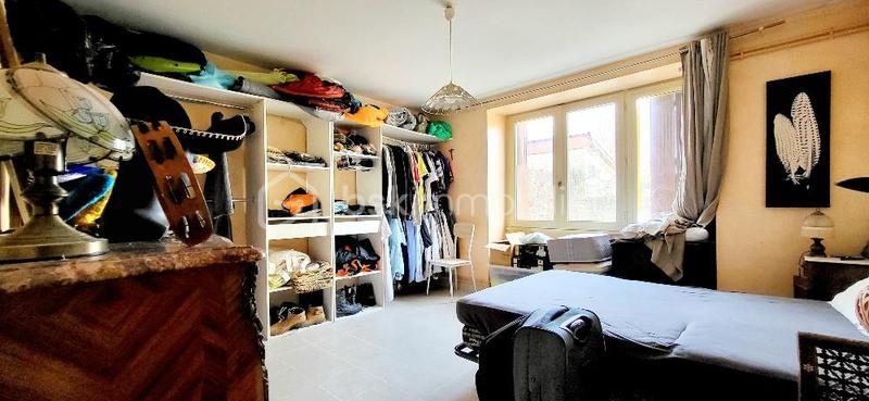 Maison - 192 m² - 9 pièces