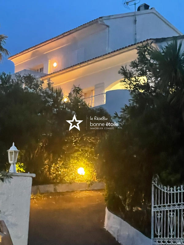 Maison - 250 m² - 8 pièces