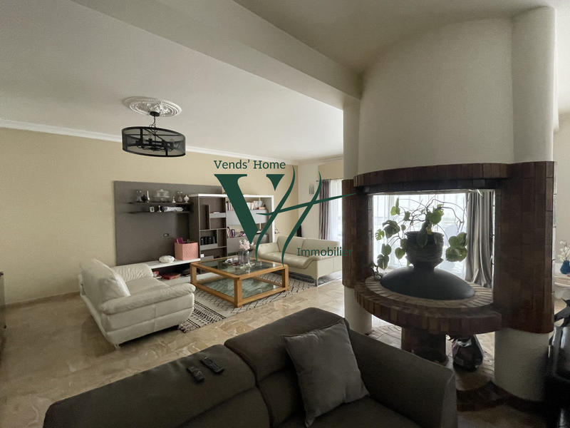 Villa - 302 m² - 10 pièces