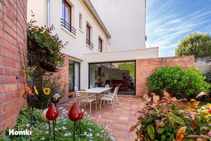 Maison - 252 m² - 11 pièces