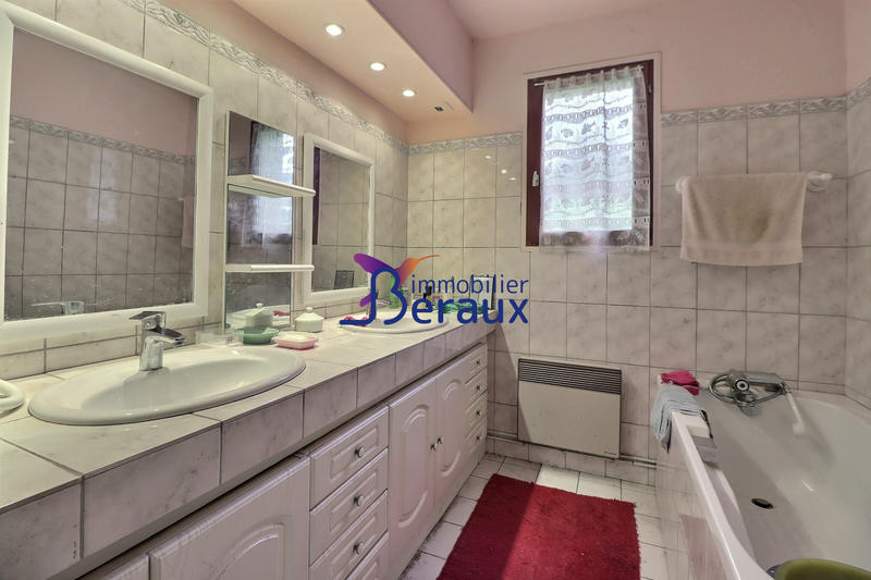 Maison - 302 m² - 10 pièces