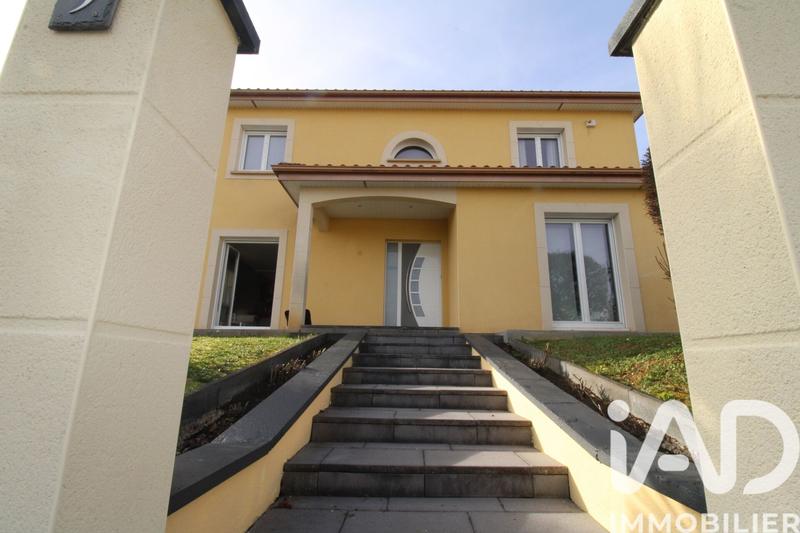 Maison - 180 m² - 7 pièces