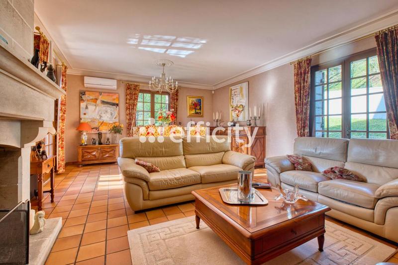 Maison - 200 m² - 8 pièces