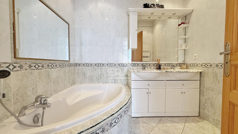 Appartement - 88 m² - 3 pièces