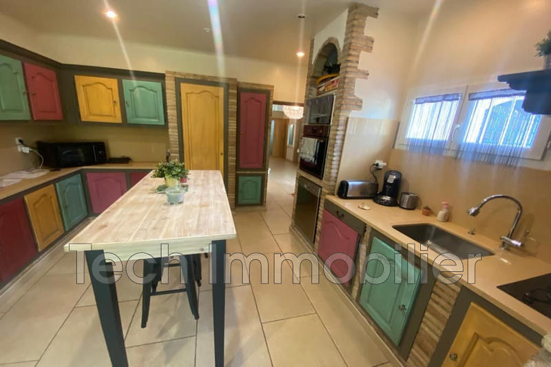 Villa - 306 m² - 8 pièces