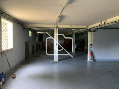 Entrepôt - 1 200 m²
