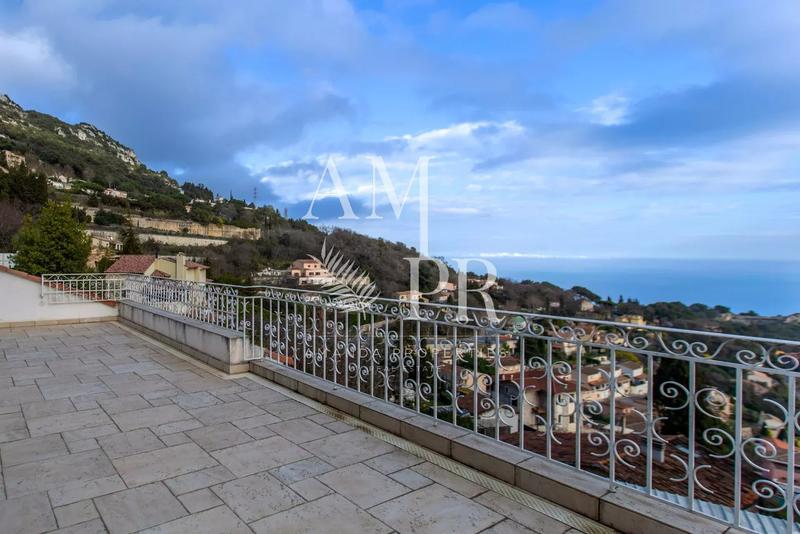 Maison - 237 m² - 7 pièces