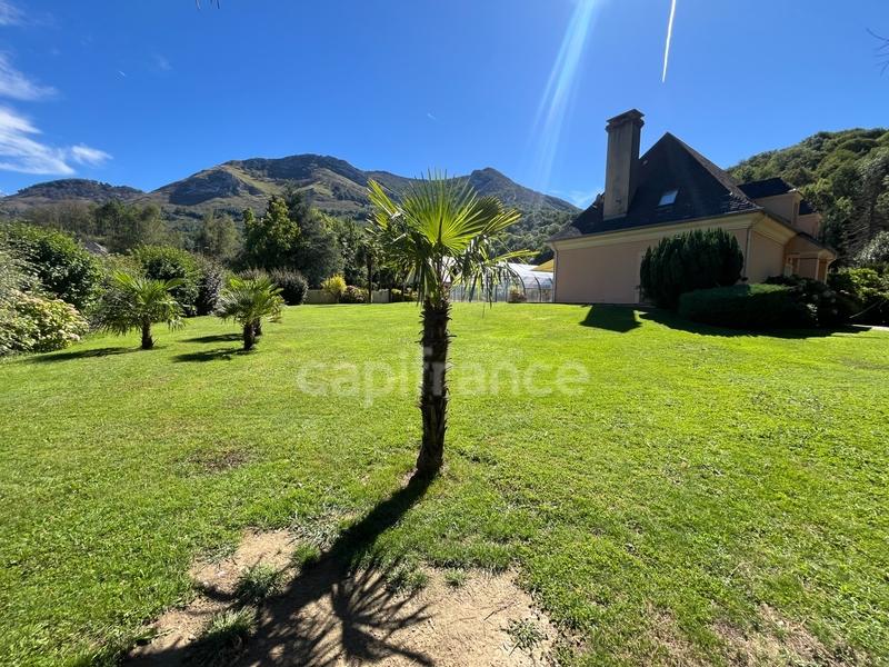 Maison - 268 m² - 8 pièces