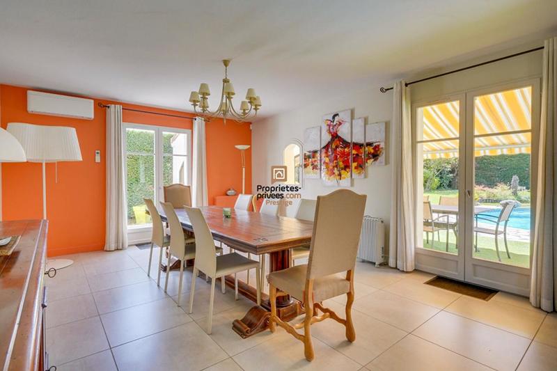Maison - 181 m² - 8 pièces