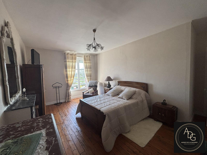 Maison - 221 m² - 9 pièces