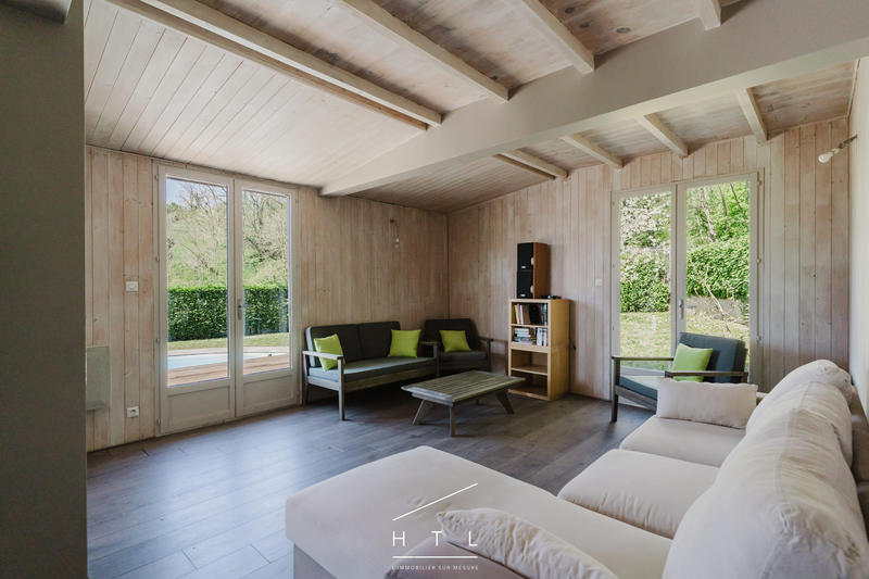 Maison - 225 m² - 9 pièces