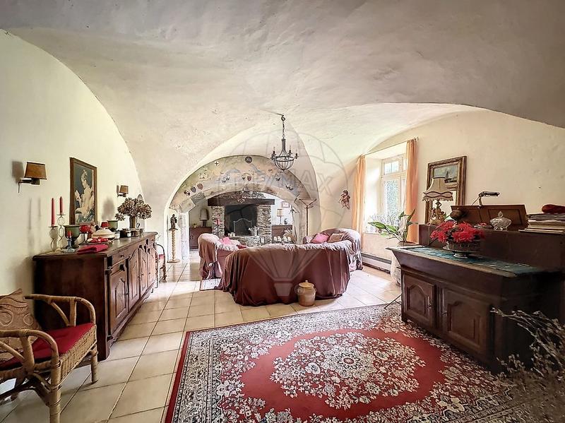 Propriété - 420 m² - 10 pièces