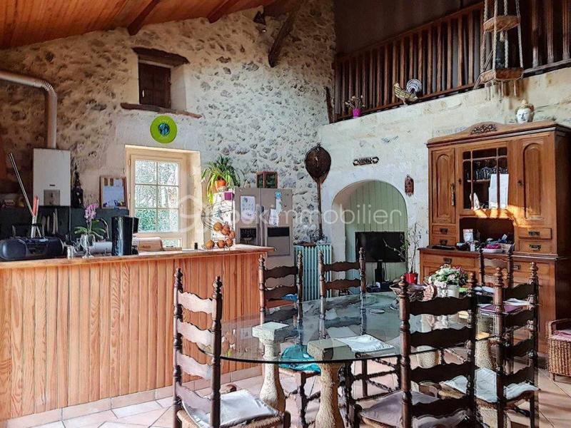 Maison en pierre - 260 m² - 6 pièces