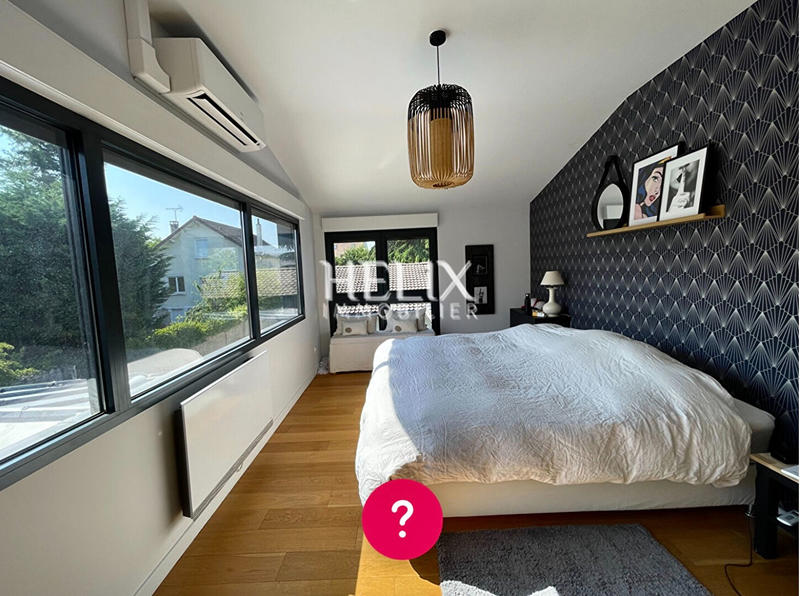 Maison - 220 m² - 6 pièces