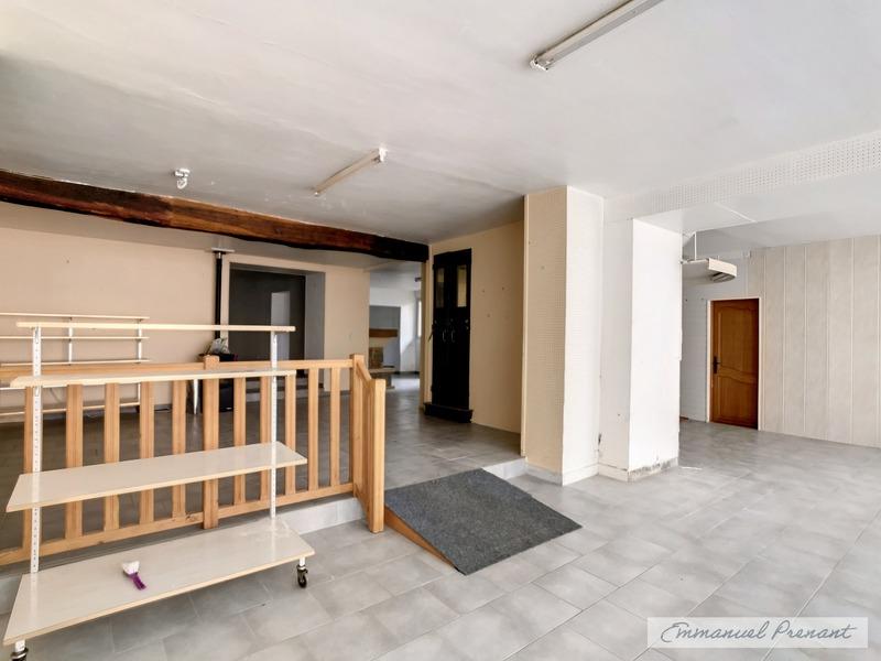 Local commercial - 242 m² - 7 pièces