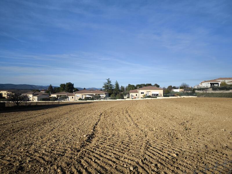 Terrain constructible - 645 m²