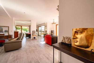 Maison - 270 m² - 12 pièces