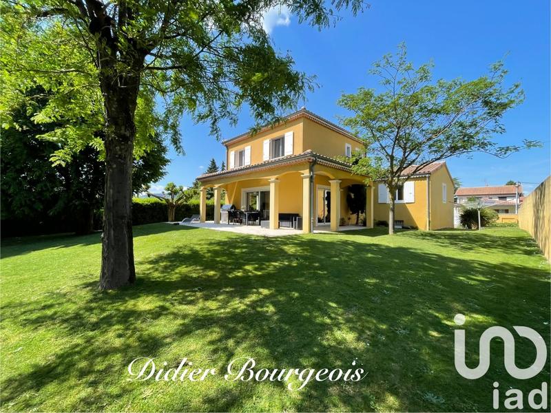 Maison - 185 m² - 8 pièces