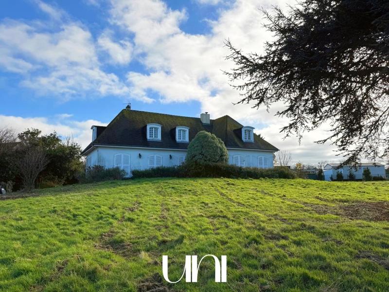 Maison - 208 m² - 8 pièces