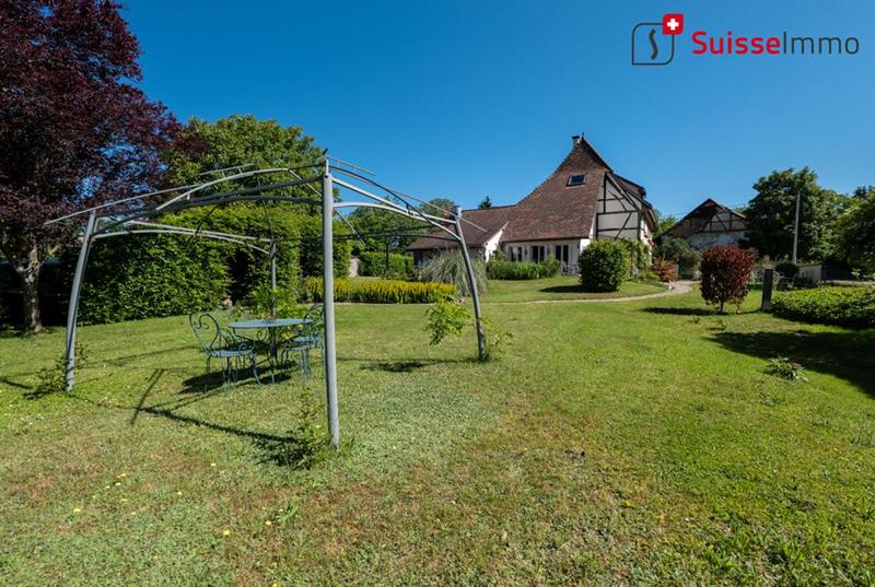 Demeure - 321 m² - 12 pièces