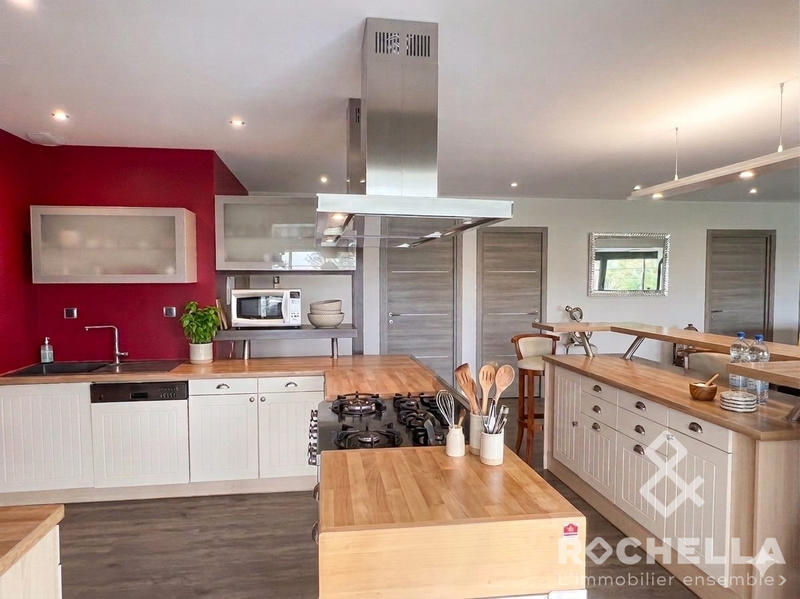 Maison - 201 m² - 5 pièces