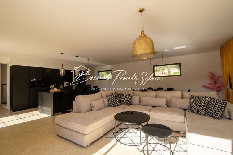 Maison - 180 m² - 7 pièces