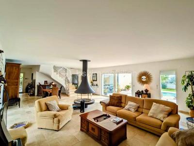 Demeure - 196 m² - 5 pièces