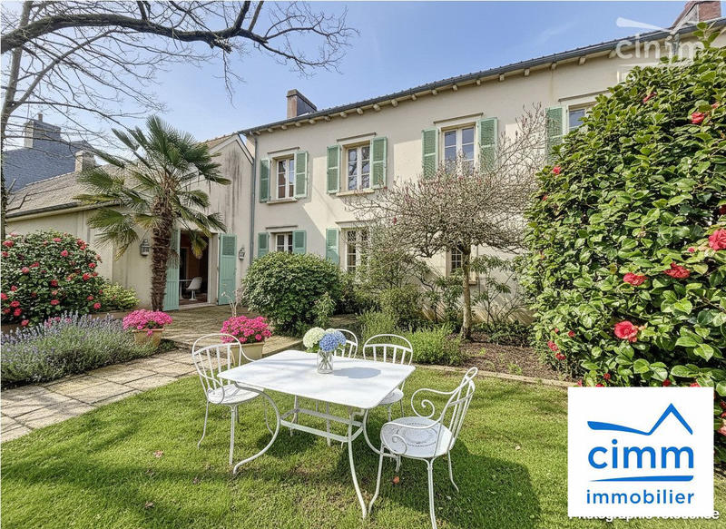 Maison - 209 m² - 7 pièces