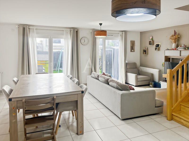 Maison - 85 m² - 5 pièces