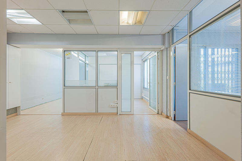 Local commercial - 150 m² - 5 pièces