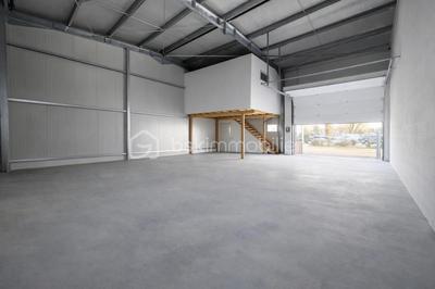 Local d'activité / Entrepôt - 148 m² - 2 pièces