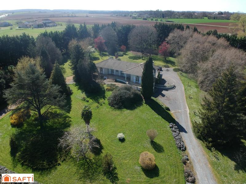 Maison - 322 m² - 9 pièces