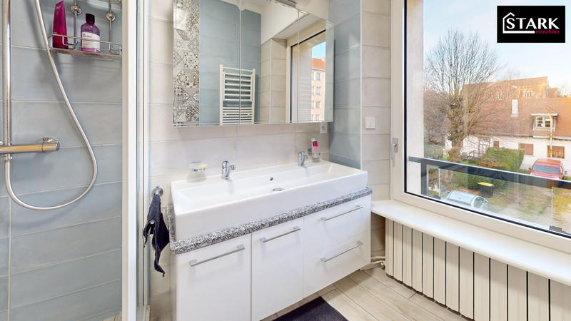 Maison - 263 m² - 9 pièces