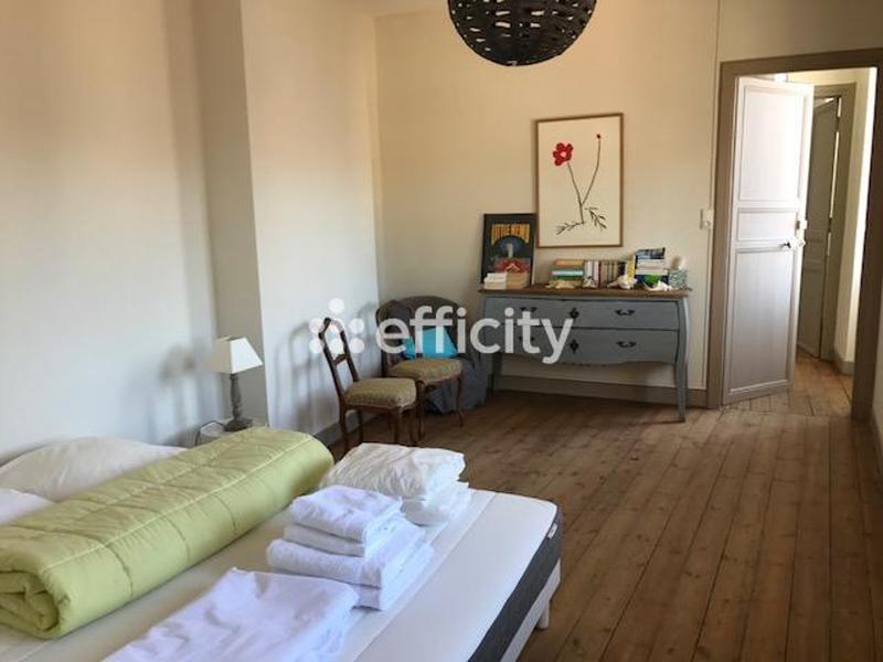 Maison - 215 m² - 9 pièces