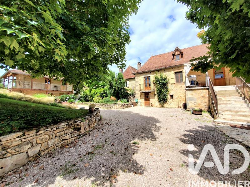 Maison - 220 m² - 8 pièces