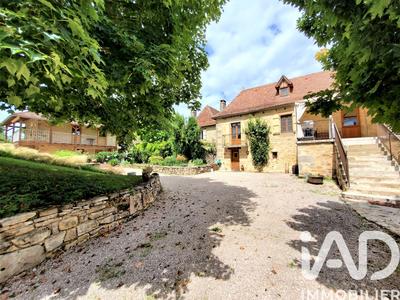 Maison - 220 m² - 8 pièces