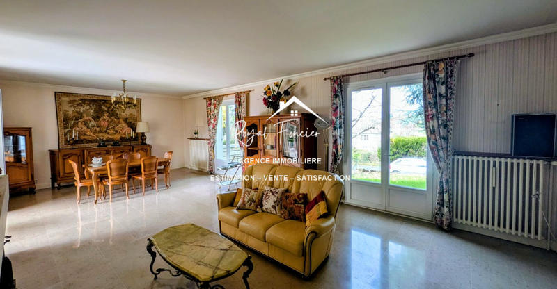 Maison - 317 m² - 10 pièces