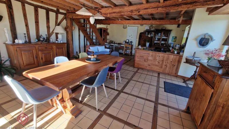 Demeure - 305 m² - 10 pièces