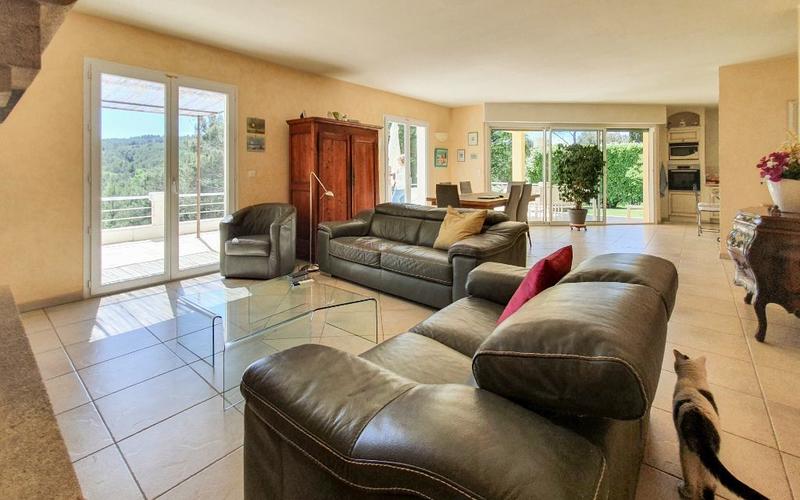 Villa - 325 m² - 5 pièces