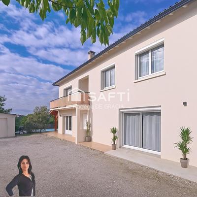 Maison - 211 m² - 7 pièces