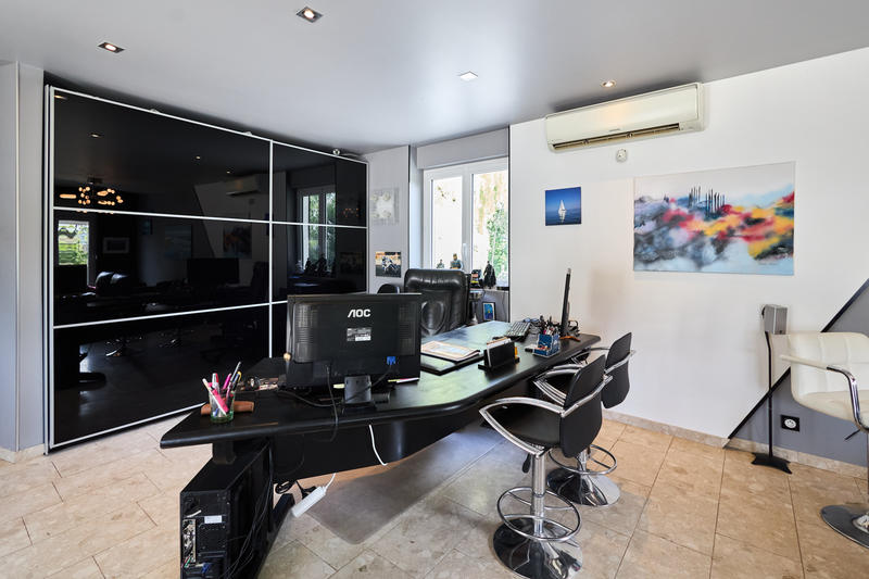 Maison - 197 m² - 7 pièces