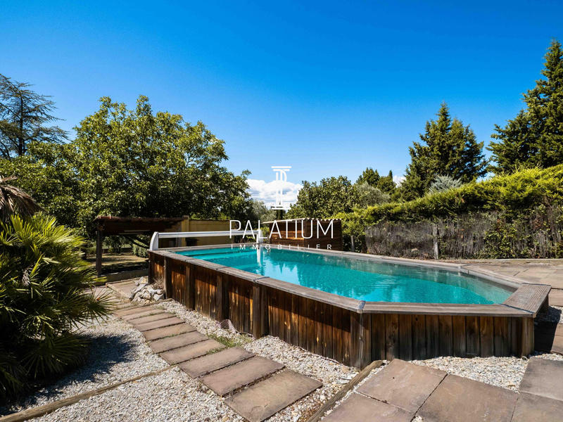 Maison - 236 m² - 7 pièces